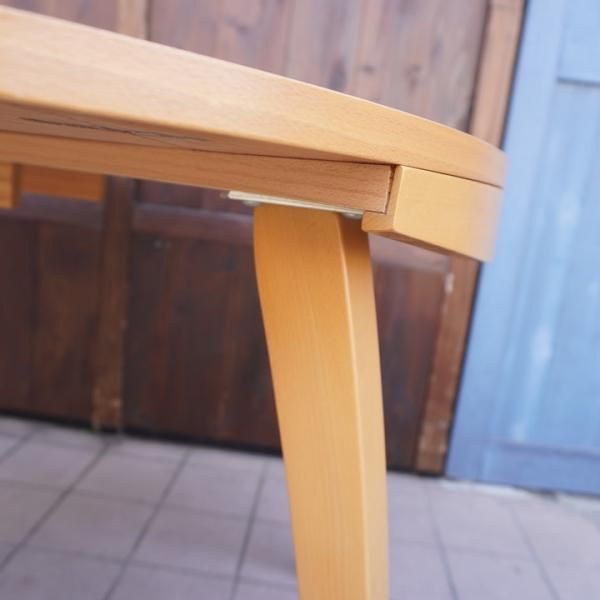 イタリアのCalligaris(カリガリス)社のビーチ材伸長式ダイニング