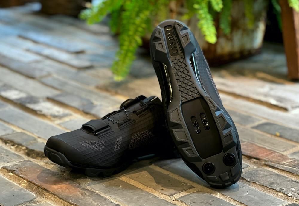 rincon_black_image02.jpg?