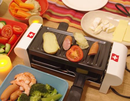 スイスの郷土料理“ラクレット”を家庭で気軽に！ - 価格.comマガジン