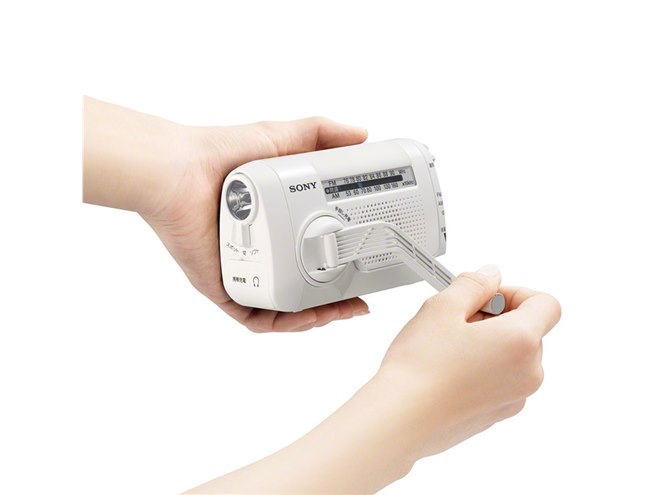 ソニー、iPhoneの充電に対応した手回しラジオ2機種 - 価格.com