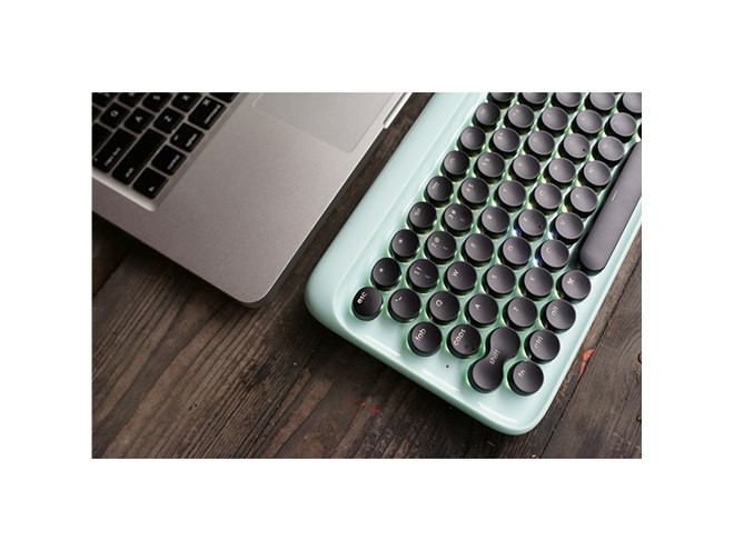 タイプライターのようなBluetoothメカニカルキーボード「Lofree」発売