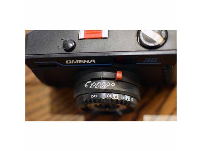 旧ソ連製トイカメラ「Lomo Smena 35」、未使用デットストック品の販売