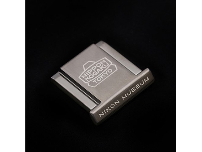 ニコン、日本光学工業時代の旧社マーク入り「アクセサリーシューカバー