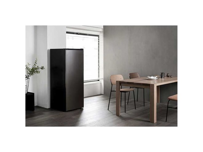 ツインバード、上品なメタリックブラックを採用した容量161Lの1ドア