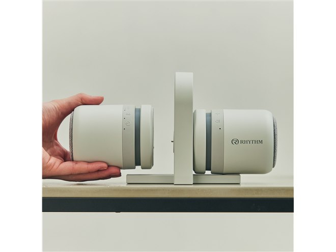 リズム、浴室の壁に貼り付けられる防水Bluetoothスピーカー