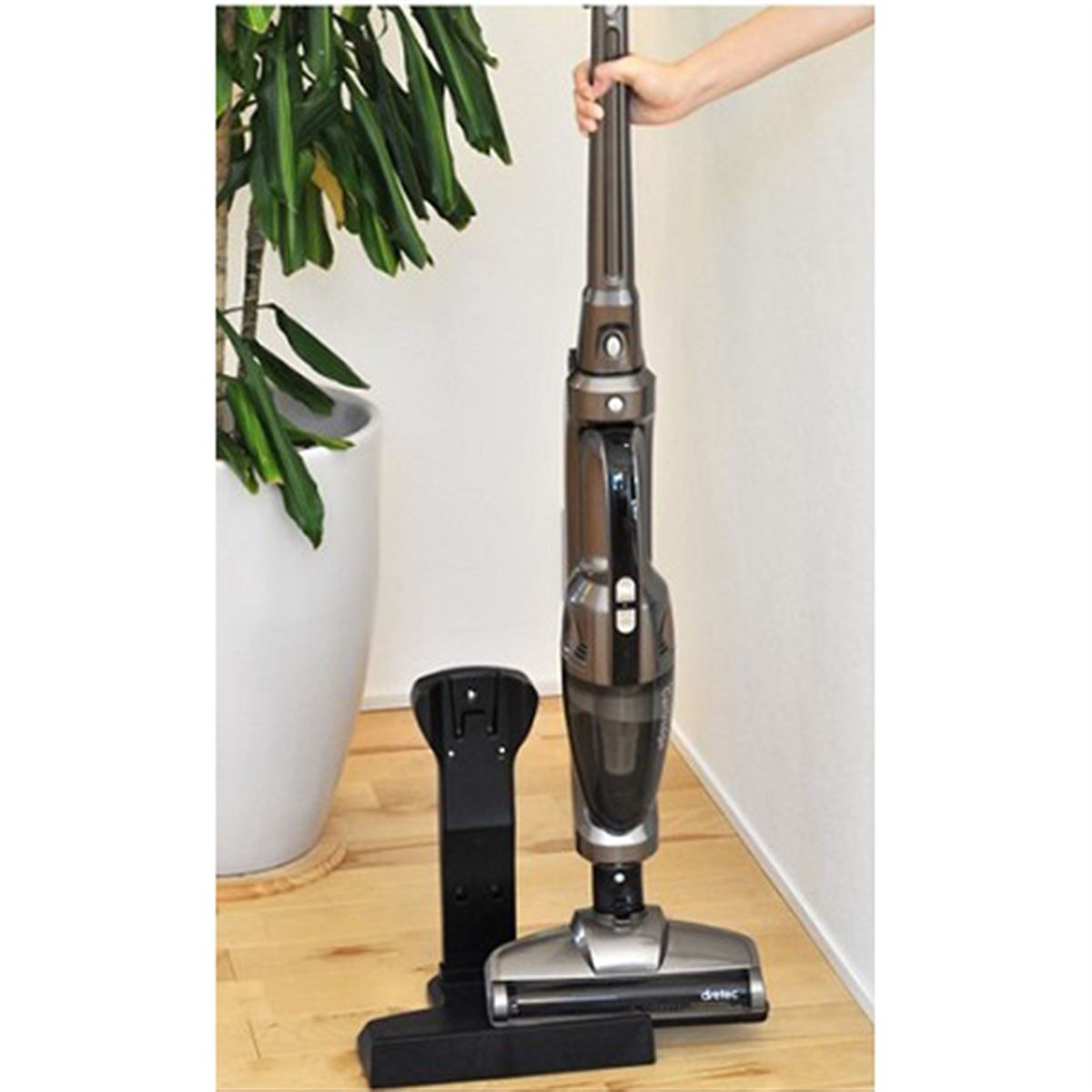 ドリテック、着脱式充電器で長期間使用できるスティッククリーナー