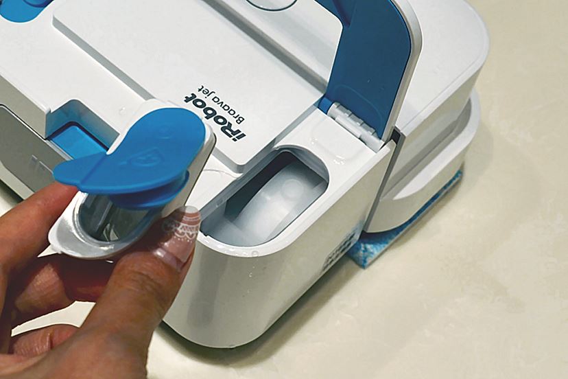 床拭きロボット「ブラーバ」が強力・コンパクトな「ブラーバ ジェット