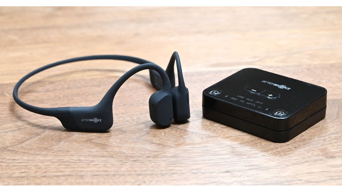 周囲の音も聴けるAfterShokzのテレビ用ワイヤレス骨伝導ヘッドホンは