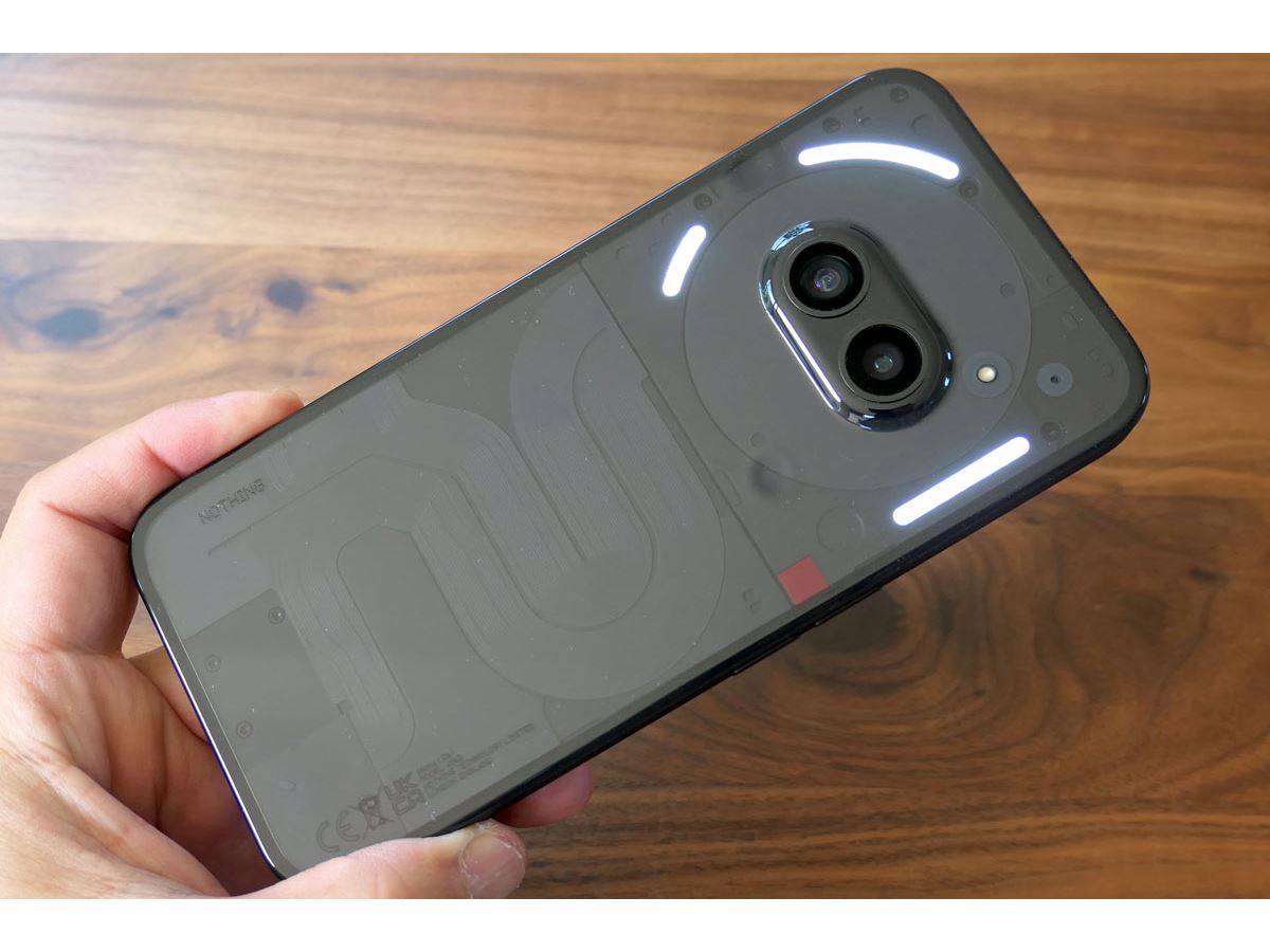 透明スマホ「Nothing Phone（2a）」レビュー！ FeliCa搭載高コスパ機