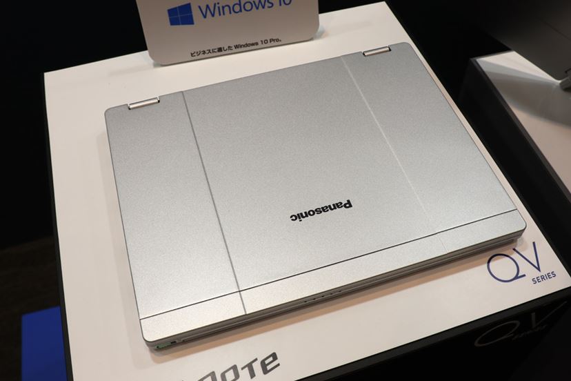 A4用紙よりコンパクトな新型「レッツノート QV8」登場！ 4コアCPUや高