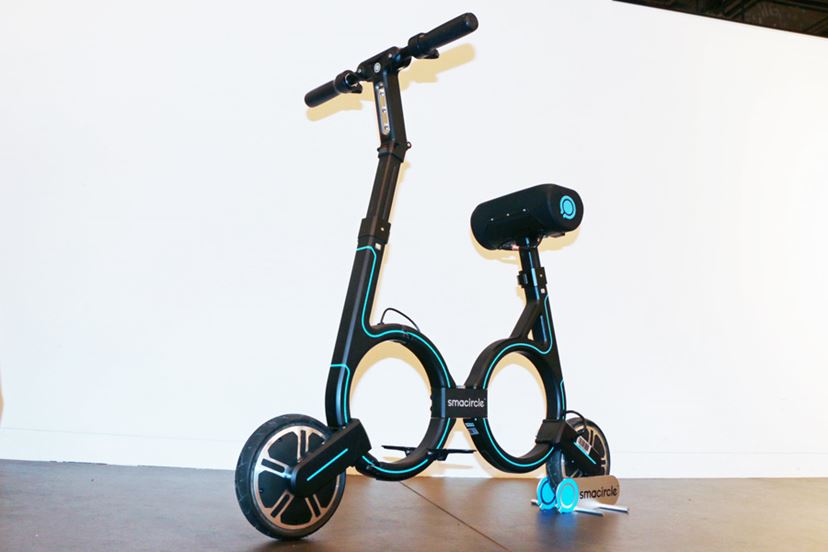 日本で乗れる新しい電動バイク!? 円形フレームが目を引く「Smacircle