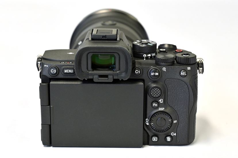 AIユニット搭載でAFが劇的進化！ ソニー「α7R V」は“隙のない”高画素