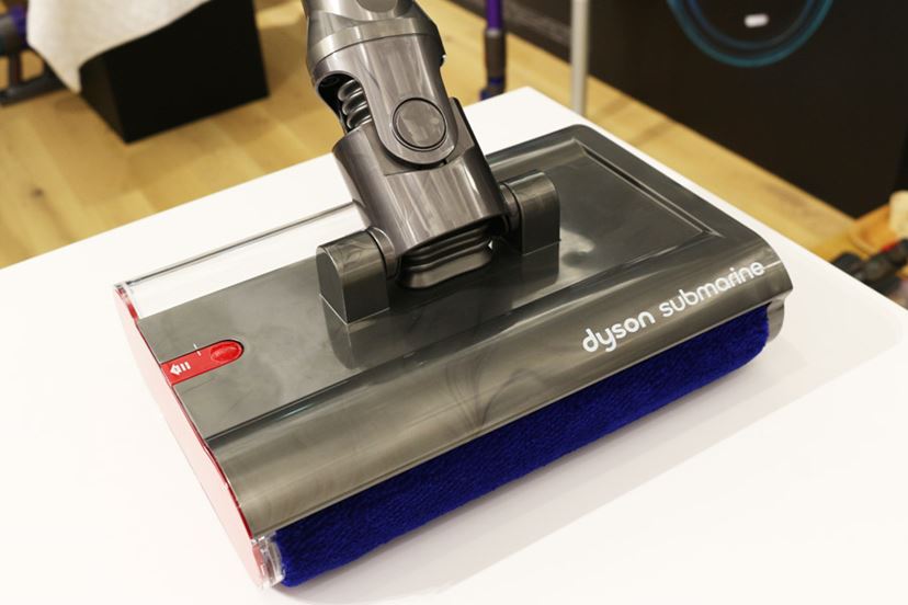普通のコードレススティック掃除機として使えて水拭きもできる「Dyson