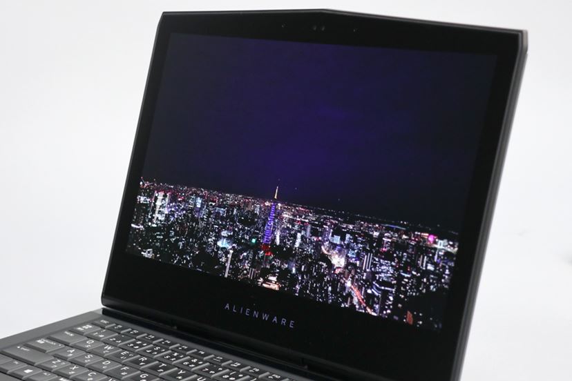 有機EL搭載のコンパクトなゲーミングノートPC「ALIENWARE 13 OLED VR