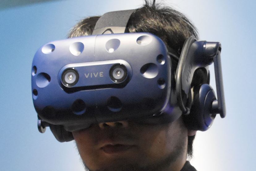 VR×ギャラガ」の夢コラボを最新VRヘッドセット「HTC Vive Pro」で体験