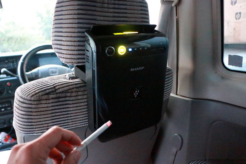 花粉対策にも！ フィルターを搭載したシャープの車載用イオン発生機で