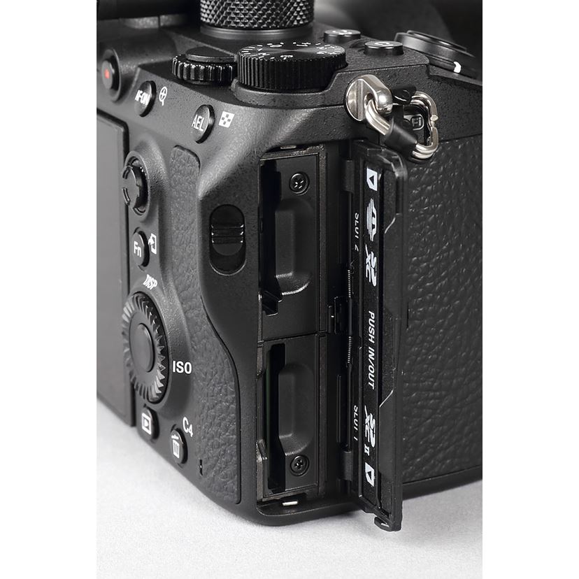 ソニーの新型フルサイズミラーレス「α7 III」の実力に迫る！ - 価格