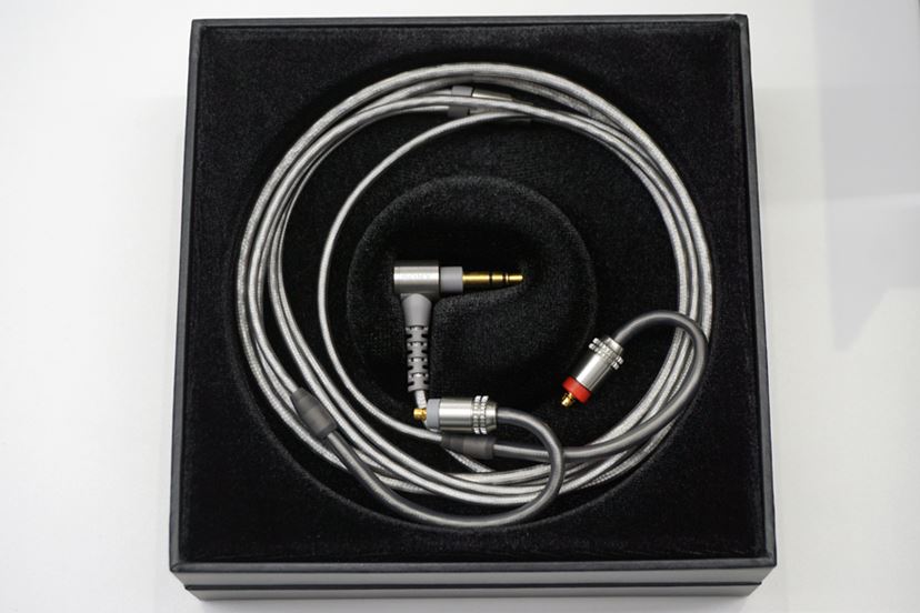 価格は税別20万円！ソニーのフラッグシップイヤホン「IER-Z1R」が