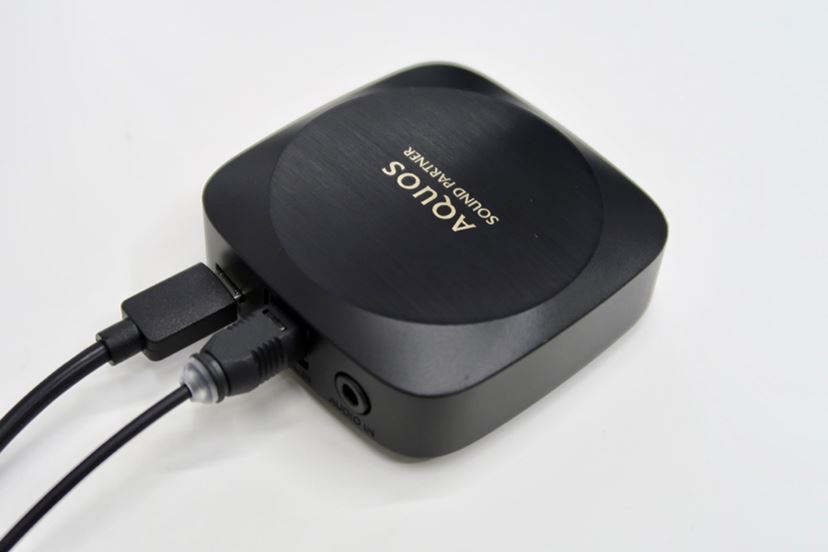 シャープの振動するネックスピーカー「AQUOSサウンドパートナー AN