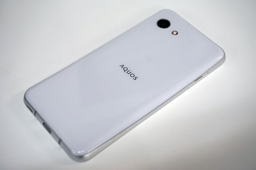 小さなボディに高性能を凝縮！ シャープ「AQUOS R2 compact」が登場