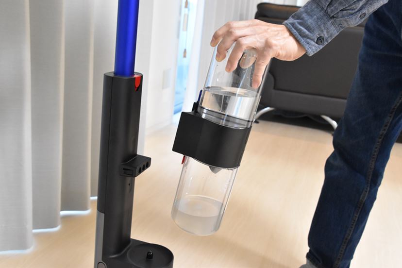 ダイソンの“水拭きを同時にできるコードレス掃除機”って実際どうなの