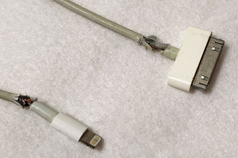 全スマホユーザー必携！ 断線しても“ゾンビ”のように復活する充電用