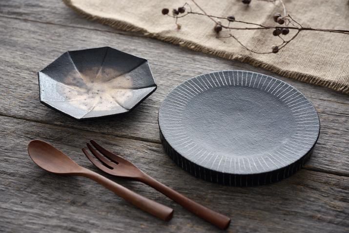 奥田章｜黒十草リバーシブル皿19cm｜作家のうつわ通販｜和食器セレクト