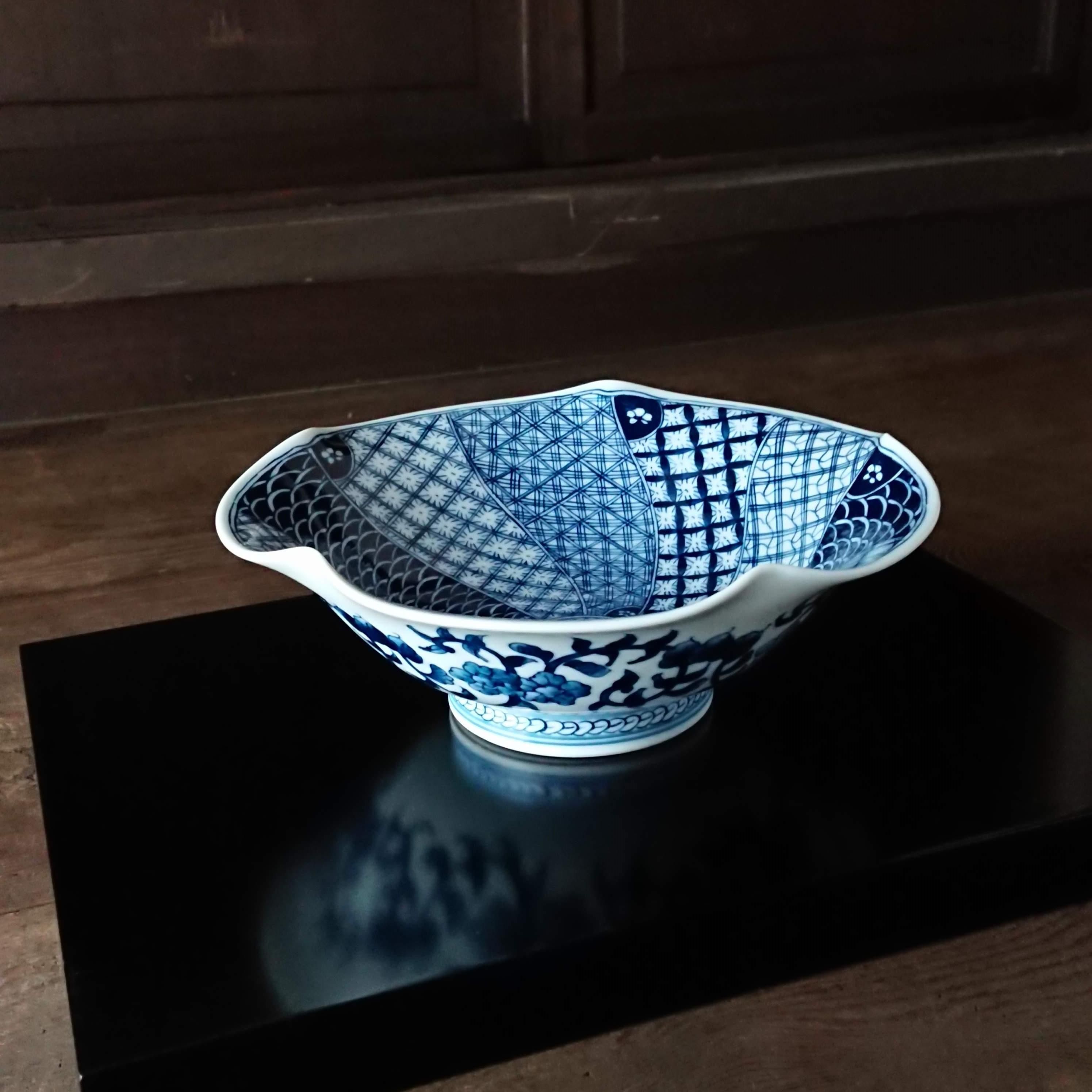 祥瑞文百合形菓子鉢 - 三川内焼「平戸洸祥団右ヱ門窯」オンラインショップ