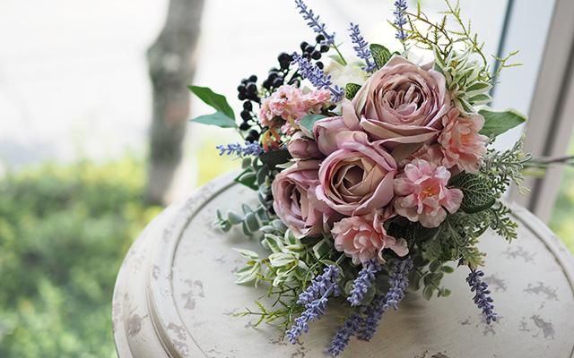 自然素材とアーティフィシャルフラワーのミックスブーケ – deco+