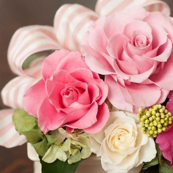 ピンクのバラのプリザーブドフラワーアレンジメント メアリー（ピンク