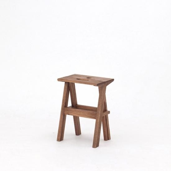 2つに分けられるロースツール レッドオーク / ブラウン色・着色オイル