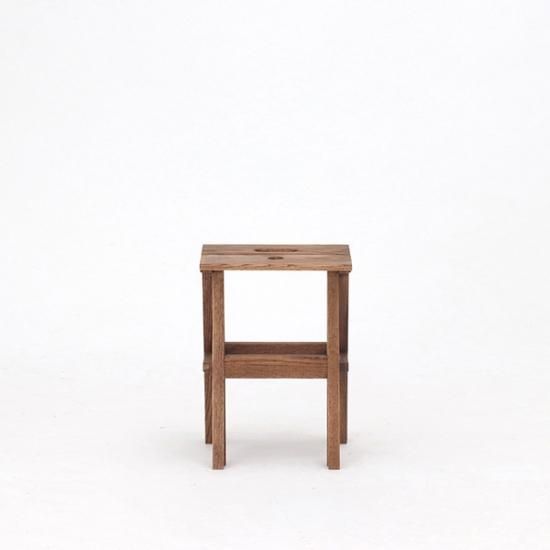 2つに分けられるロースツール レッドオーク / ブラウン色・着色オイル