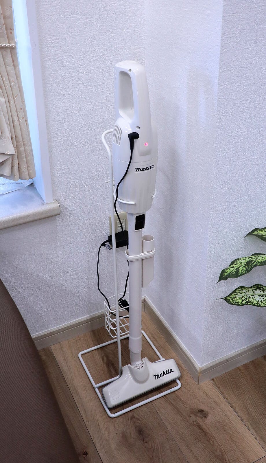 マキタ Makita 掃除機 日本製 コードレスクリーナー 充電式 軽量ボディ
