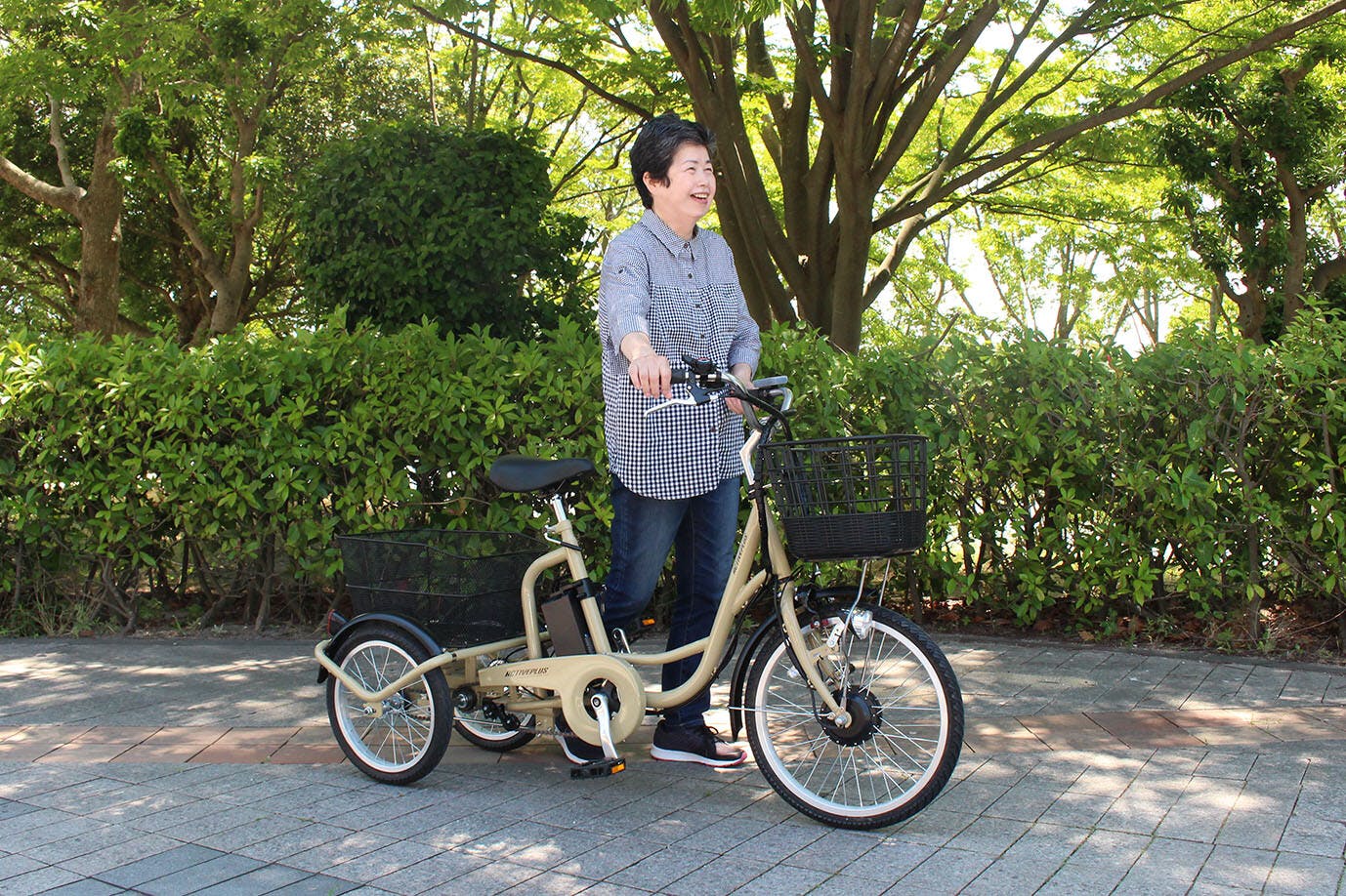 電動アシスト三輪車 クリーム色 ギュットクルームR DX BE-FRD034 2025