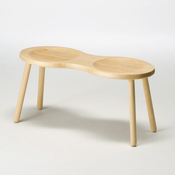 cosine/ピーナッツスツール -渦巻模様がユニークな、無垢材の座り