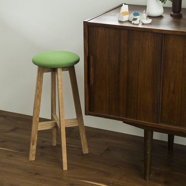 utatane/ボタンスツール ハイタイプ 布張り -キッチンで、ふうと一息