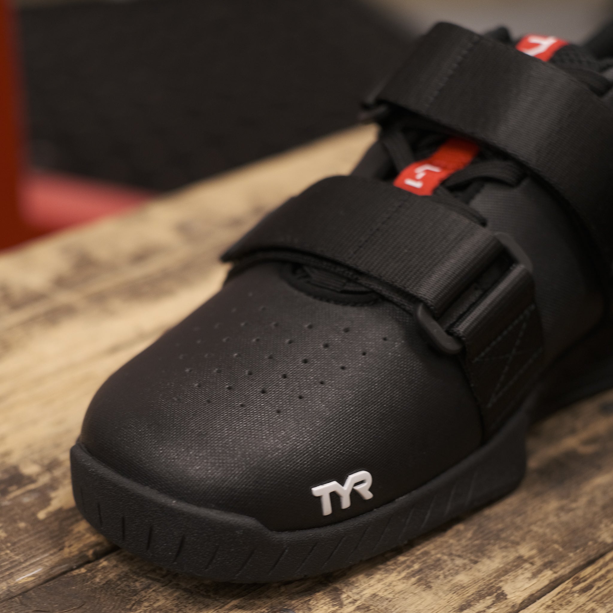 TYR L-1 Lifter Black/Black FINAL SALE – Inner Strength Products