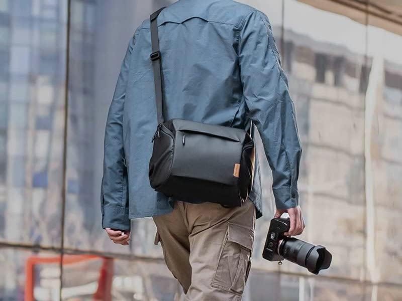 質感が良くて考えられた使い勝手のカメラバッグPGYTECH「OneGo