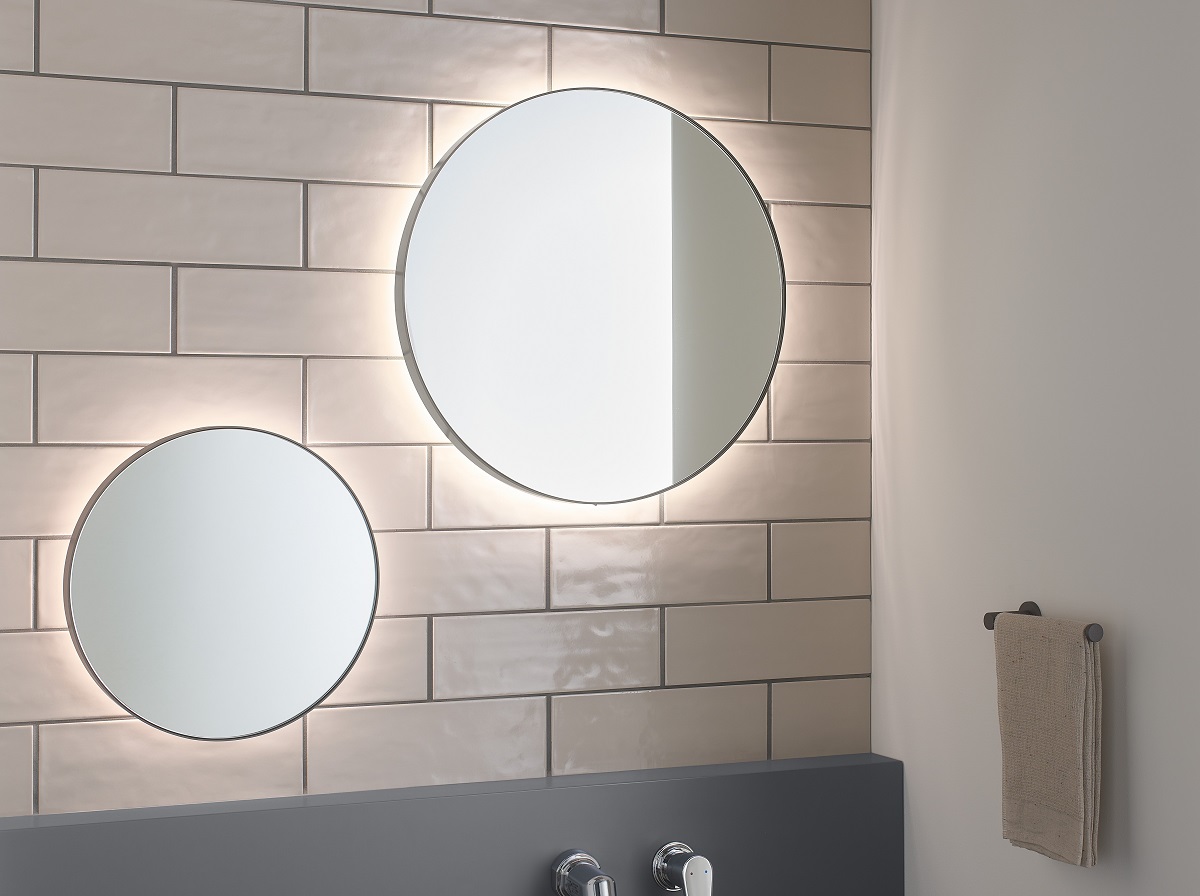 開発担当者に聞いてみた！柔らかな印象を作る《マルーンミラー》の開発