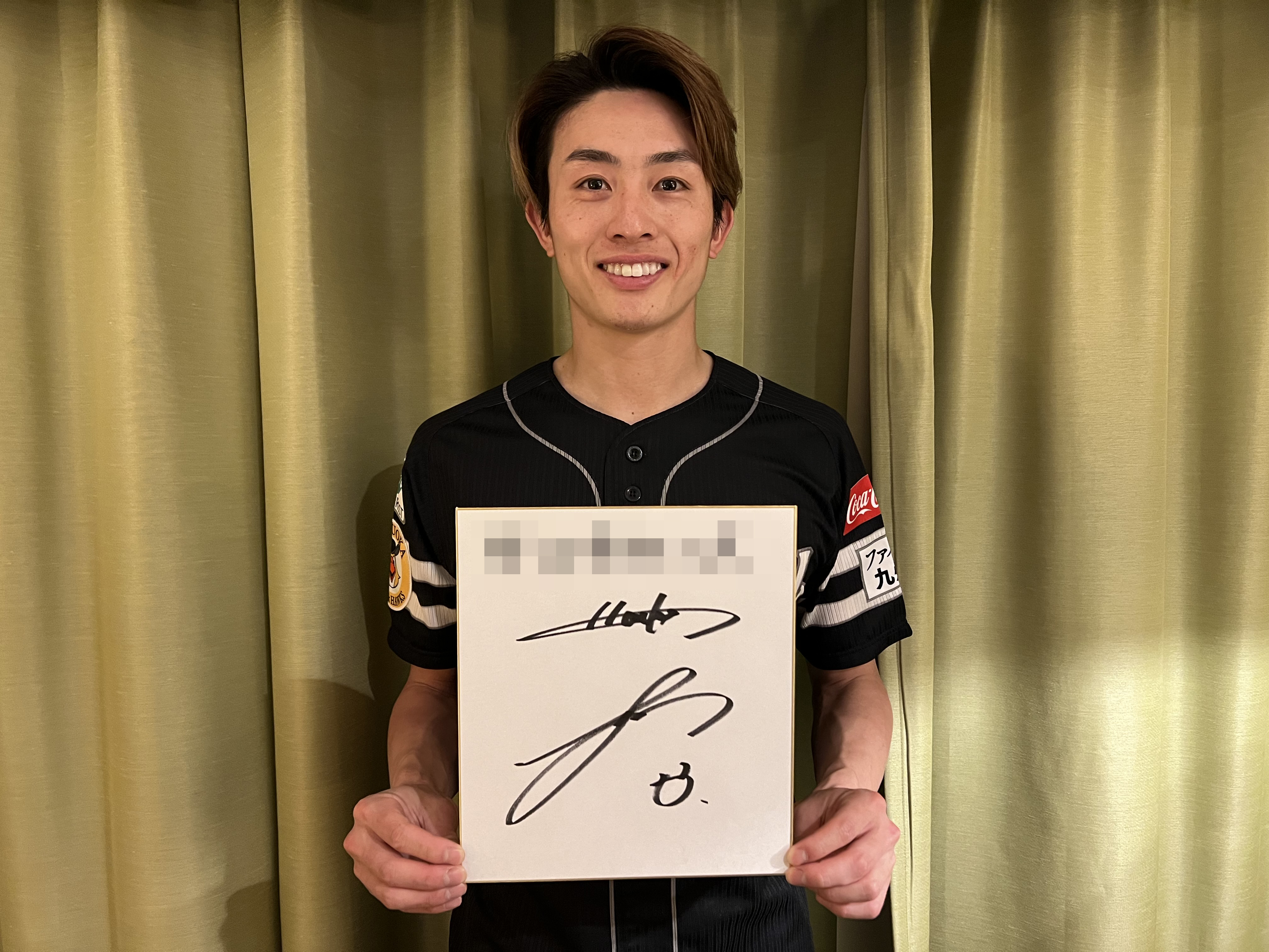 WBCでも活躍！周東佑京選手からサイン色紙をプレゼント | お知らせ