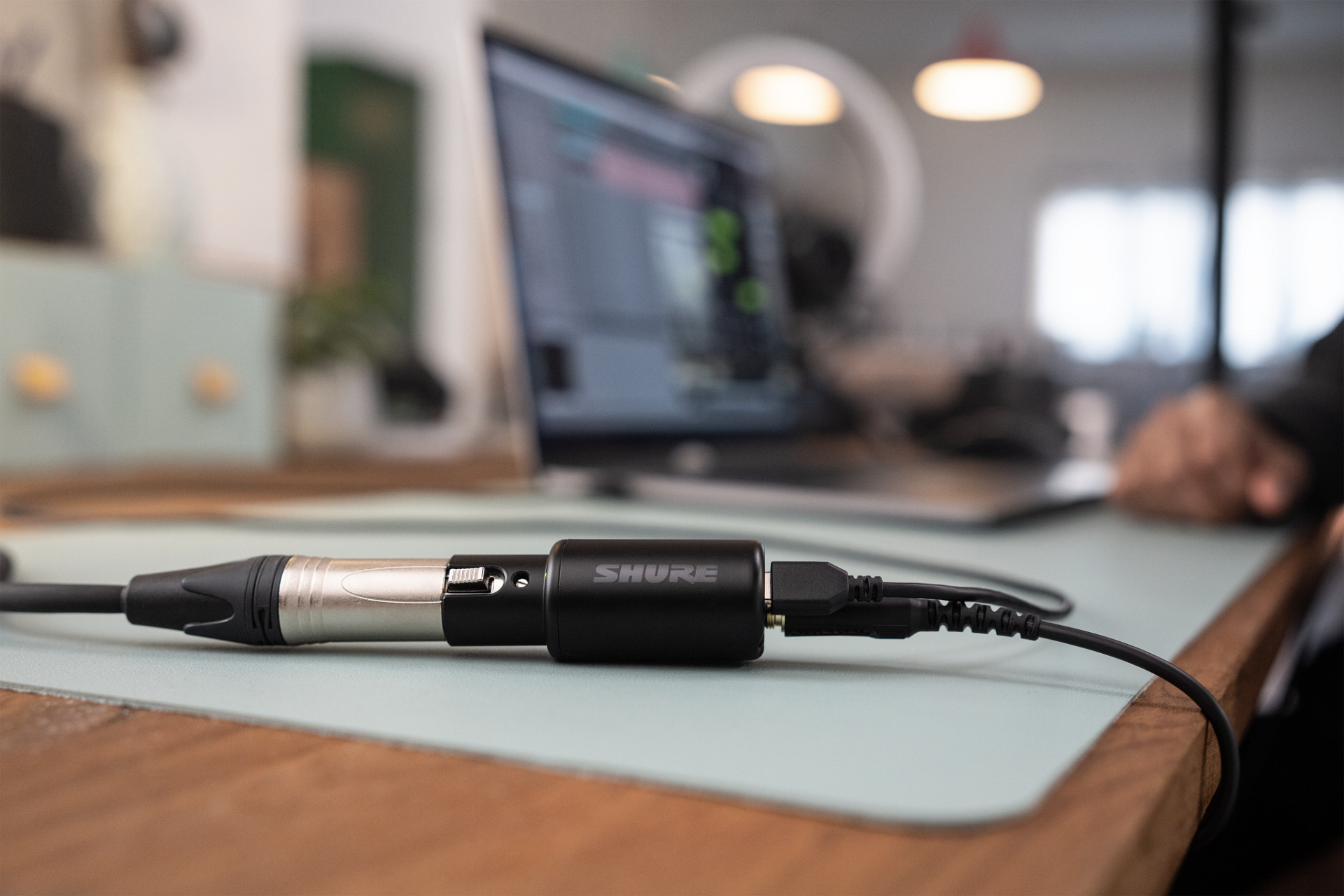 SHURE MVX2U | XLR接続のマイクをPC/Macに簡単に接続できるコンパクト