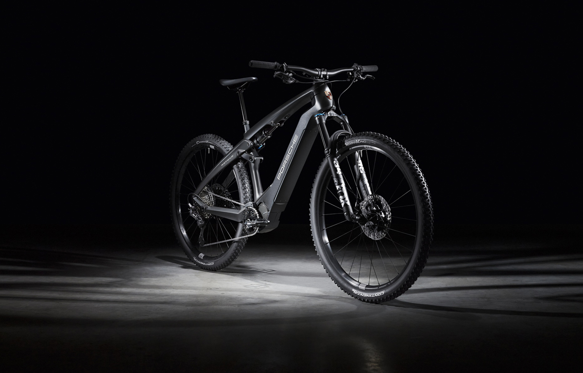 ポルシェが「都市型」「オフロード型」電動アシスト自転車を発売
