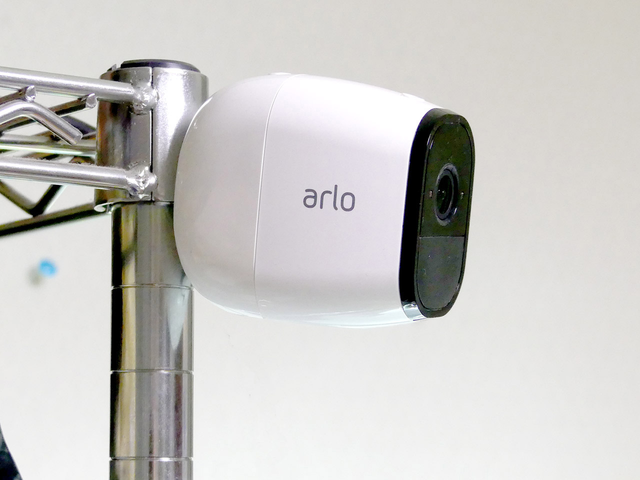 監視カメラの今】磁石でどこでも設置の完全ワイヤレス！ 「見えない