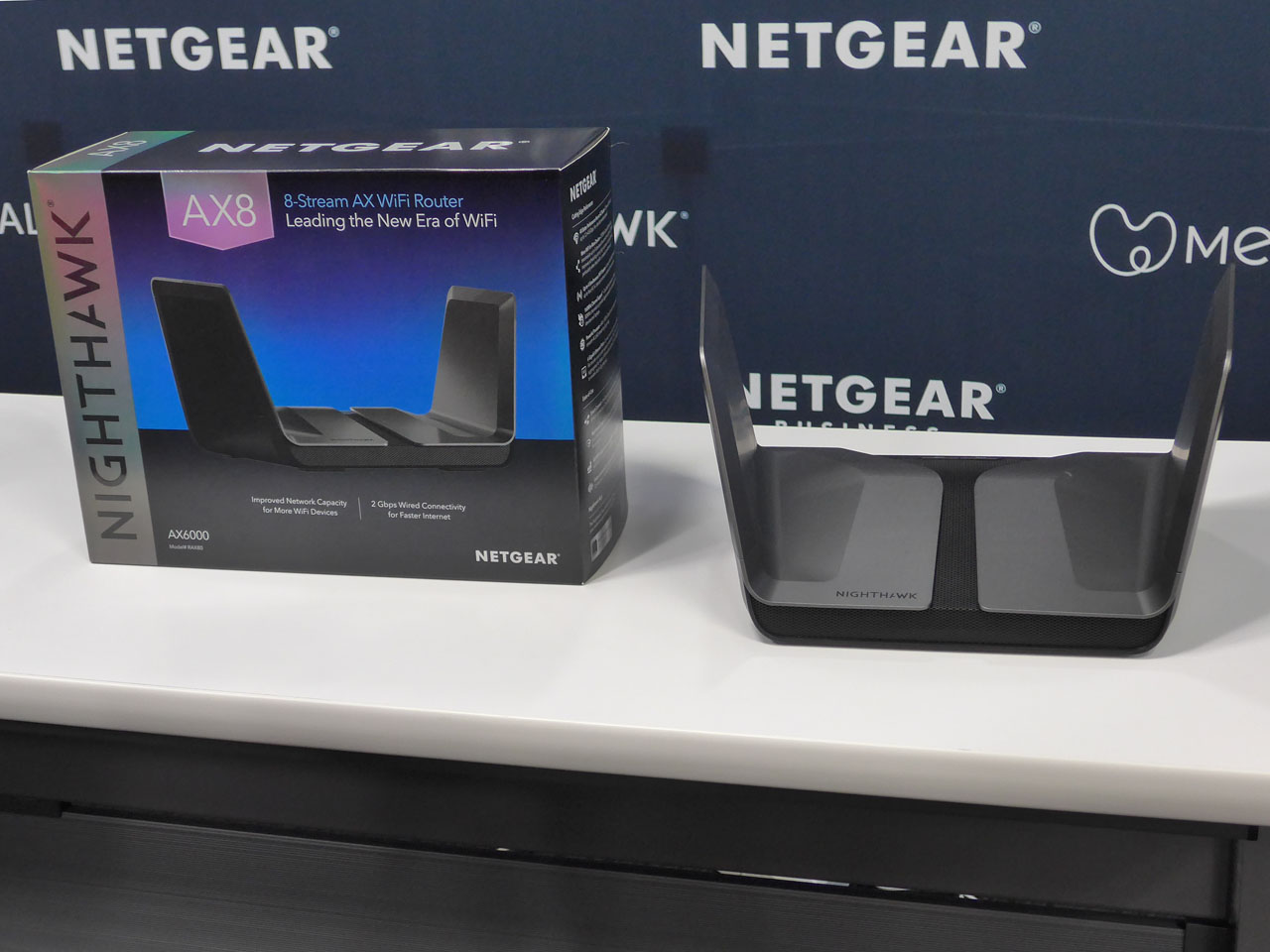 Wi-Fi 6こと11axルーター、最大4800Mbpsの「Nighthawk AX8 RAX80