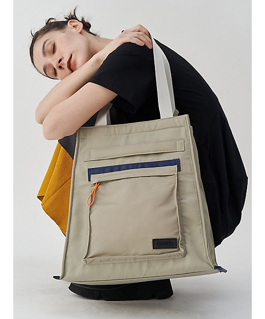 TRAPEZE NYLON BAG | UN3D./アンスリード | 三越伊勢丹