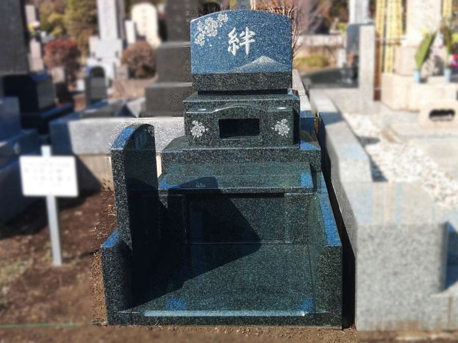 桜と富士山を影彫りで表現した、オールインドM1Hのお墓！都立多磨霊園