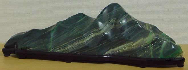 緋山酔恭「山水石美術館」 全国の水石・美石を紹介 佐渡 雷光石、青玉石