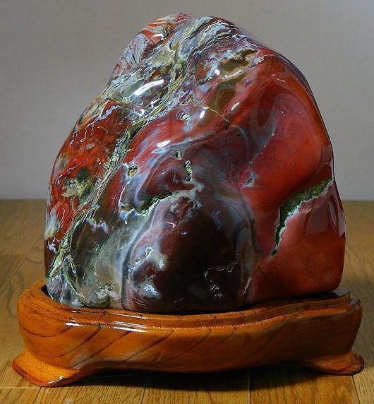 緋山酔恭「山水石美術館」 全国の水石・美石を紹介 佐渡 錦紅石