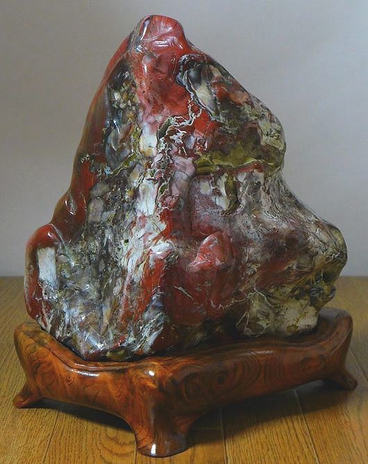 緋山酔恭「山水石美術館」 全国の水石・美石を紹介 佐渡 錦紅石