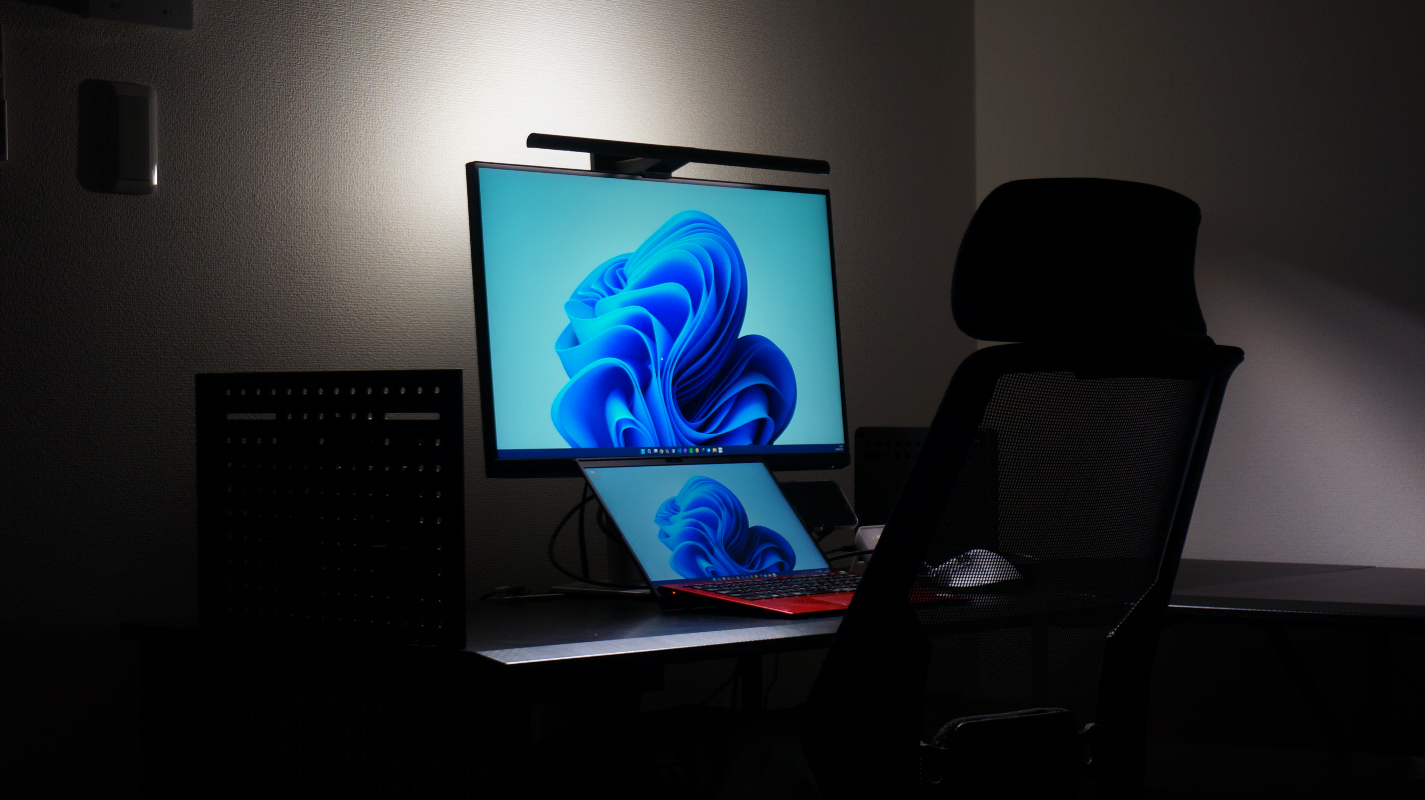 BenQ ScreenBar Halo 2 レビュー｜部屋は暗いまま、作業だけを快適に